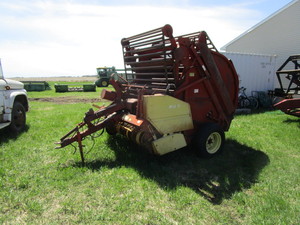 New Holland 800 Baler