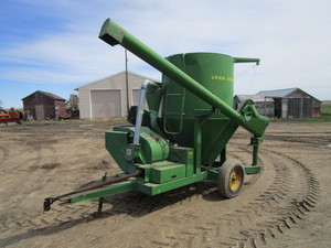 John Deere 400 Grinder Mixer
