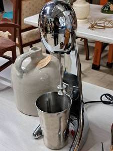 lot 113 image: Oster Malt Maker with Tumbler