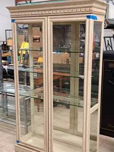 lot 4 image: Hutch  Lighted  Glass Doors  3 Glass Shelf Adjustable