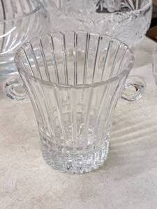 lot 34 image: Lennox 6 Crystal Vase