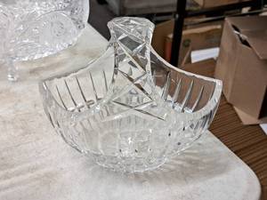 lot 35 image: Lennox Basket theme Crystal Candy Dish