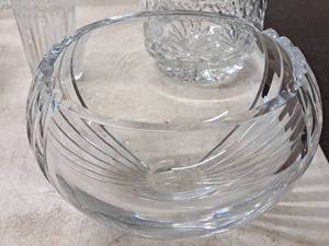 lot 37 image: Lennox 8 Crystal Candy Dish