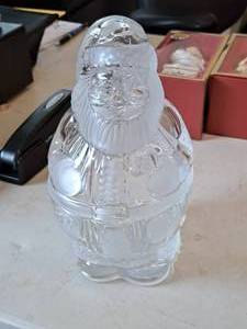 lot 50 image: Holiday Traditions Santa theme Crystal Treat Jar