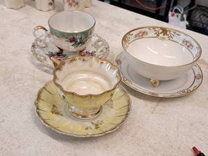 lot 57 image: Assorted China Set - (2) Cups, (1) Bowl, (3) Saucers