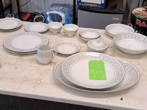 lot 61 image: Imperial China Set 19-piece - Platters, Bowls, Sugar Bowl, Cream Pitcher, Tea Cups, Saucers, Dinner Plates, Salad Plates