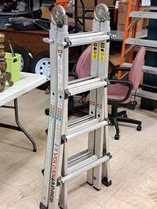 lot 10 image: Vulcan Ladder 17 StepExtension Combination Ladder