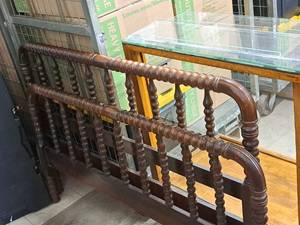 lot 92 image: Wooden Headboard and Footboard