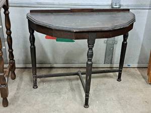 lot 94 image: Hallway Table