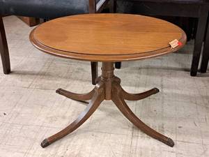 lot 99 image: Coffee Table  Oval