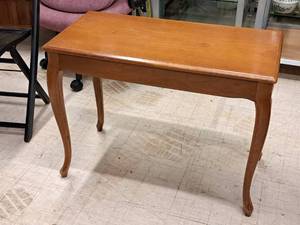 lot 102 image: Wooden Piano Bench Seat