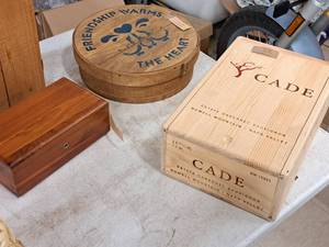 lot 118 image: Cade Wooden Wine Box, Foster Furniture Lane Cedar Chests (Algona Iowa) Cedar Box - Signed, Friendship Warms The Heart Round Container