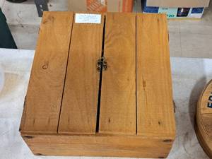 lot 119 image: Wooden Cabinet 2-door3-shelf 14x15x6-12