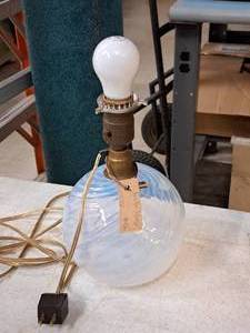 lot 123 image: Table Lamp