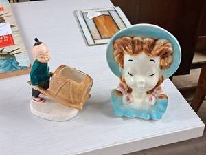 lot 146 image: Lot of (2) Home Dcor Figurines