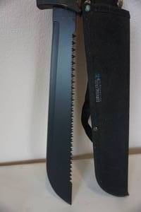 lot 13 image: Survival Frog Brand Machete With Sheath