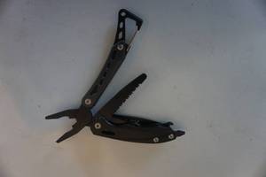 lot 30 image: Outdoor Edge Model Pocket Lite Folding Multi Tool With Key Chain Clip