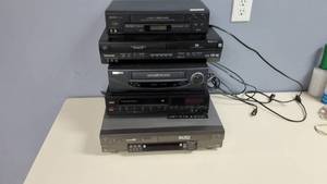 lot 19 image: Vintage VCRs and VCR DVD players