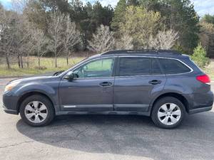 lot 15H image: 2010 Subaru Outback 2.5I Premium - AWD