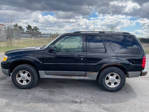lot 21 image: 2003 Ford Explorer Sport XLT - 4X4 - 2 OWNERS