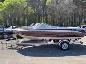 lot 16F image: 1984 Glastron Boat