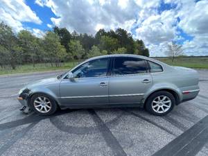 lot 16N image: 2004 Volkswagen Passat GLS 1.8T - 1 OWNER - MANUAL