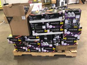 lot 3 image: Pallet of Assorted Light Bulbs Various Models and Conditions   Customer Returns See Pictures