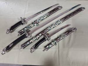 lot 1 image: Set Of 3 Swords 28, 19 & 12 Marked 440 Stainless Steel