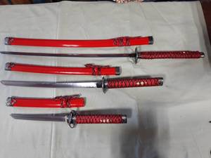 lot 15 image: 3-Piece Sword Set With StandDisplay & Box