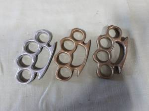 lot 21 image: 3-Metal Knuckles