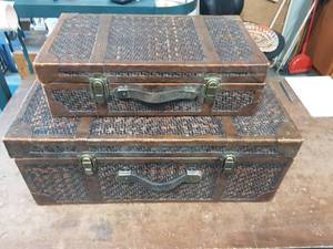 lot 28 image: 2-Piece Decorative Wicker Trunks 24x15x10, 18x10x6