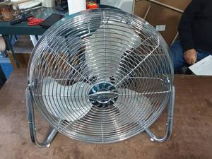 lot 30 image: Lakewood Adjustable Floor Fan