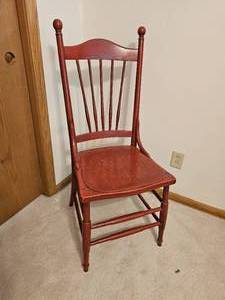 lot 41 image: Charming Farmhouse Spindle Chair