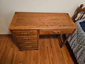 lot 44 image: Country Chic White Ash Bedroom Desk from Link Taylor