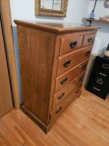 lot 46 image: Country Chic White Ash Chest of Drawers from Link Taylor