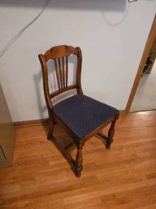 lot 128 image: Traditional Harp Back Accent Chair