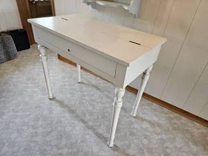 lot 20 image: Farmhouse Chic Spinet Desk