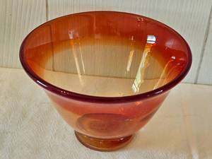 lot 24 image: Stunning Art Glass Signed Bowl