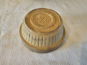 lot 144 image: Vintage Cermic Custard Dish Set IXL Mark