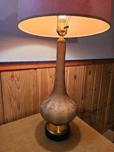 lot 11 image: Vintage MCM Glass Fluted Table Lamp