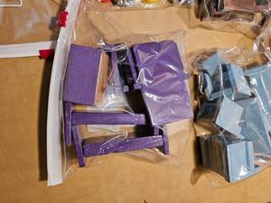 lot 86 image: Vintage Retro Doll House Furniture & Miniatures