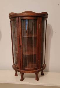 lot 88 image: Tabletop Bow Front Display Case