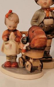 lot 89 image: Sweet Hummel Figurines and Musicbox