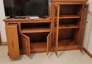 lot 39 image: Oak Entertainment Component Cabinet