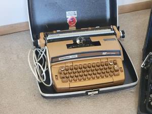 lot 154 image: Classic Vintage Typewriter Collection (4) - Royal  Smith-Corona  Olympia