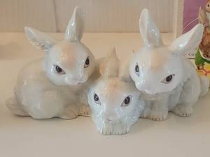 lot 69 image: Darling Spring Bunny Rabbit Ceramic Decor Collection (9)