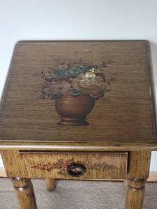 lot 158 image: Delightful  Vintage Floral Painted Accent Table