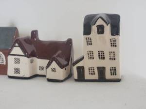 lot 67A image: Vintage Mudland End Ceramic Cottage Collection A (6)
