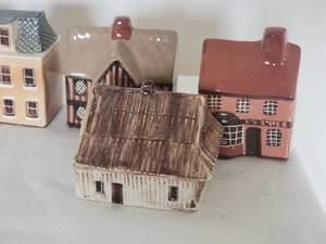 lot 67C image: Vintage Mudland End Ceramic Cottage Collection C (9)