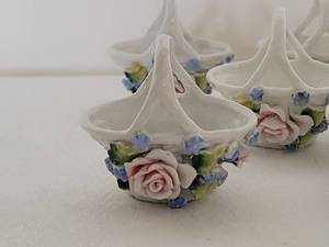 lot 65 image: Darling Japanese Porcelain Basket Miniatures (11)